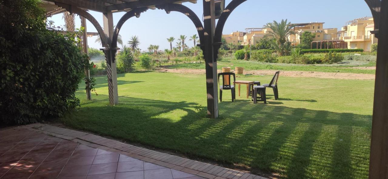 A Sea View Spacious Cheering 5 Bedroom Villa Ain Sokhna "Ain Bay" فيلا كاملة للإيجار قرية العين باي Ain Sukhna Buitenkant foto