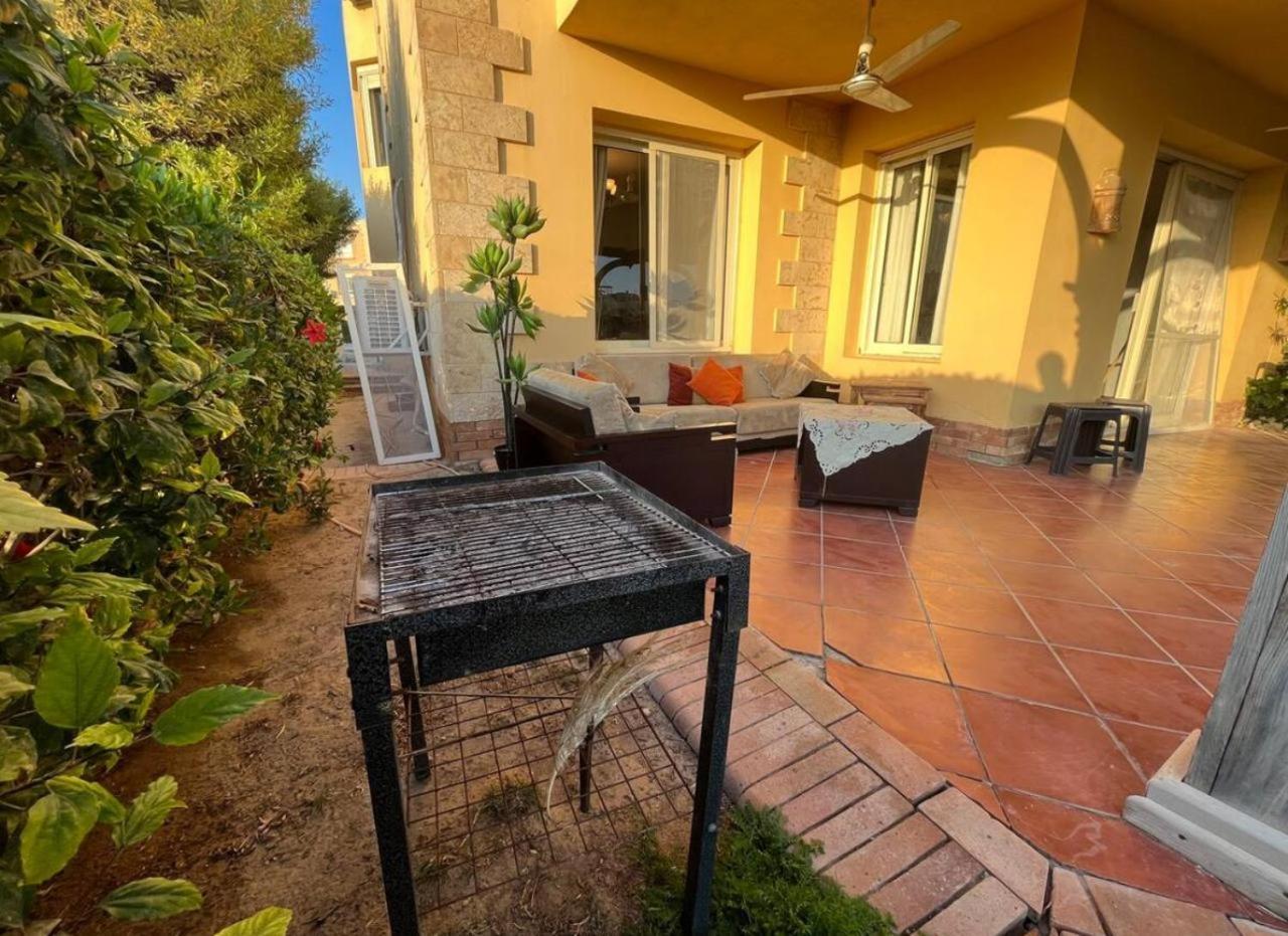 A Sea View Spacious Cheering 5 Bedroom Villa Ain Sokhna "Ain Bay" فيلا كاملة للإيجار قرية العين باي Ain Sukhna Buitenkant foto