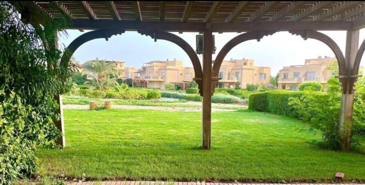 A Sea View Spacious Cheering 5 Bedroom Villa Ain Sokhna "Ain Bay" فيلا كاملة للإيجار قرية العين باي Ain Sukhna Buitenkant foto